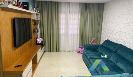 Sobrado com 3 Quartos e 4 banheiros à Venda, 136m²