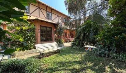 Casa com 4 quartos à venda na Rua Arnaldo Rizzi Lippi, 200, Parque São Luiz, Teresópolis, 349 m2 por R$ 1.200.000
