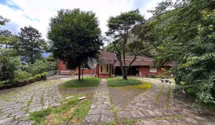 Casa com 4 quartos à venda na Rua Manoel Pires Domingues, 852, Cascata dos Amores, Teresópolis, 600 m2 por R$ 1.100.000