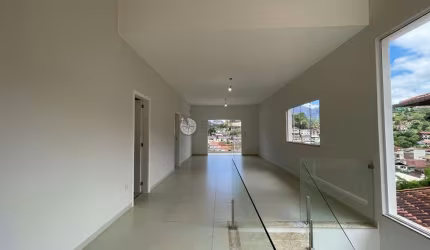 Casa novíssima com 3 suítes em condomínio  na Tijuca, Teresópolis/RJ.