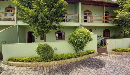 Casa em condomínio fechado com 3 quartos para alugar na Rua Durval Fonseca, 65, Jardim Europa, Teresópolis, 150 m2 por R$ 2.300