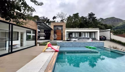 Casa com 4 quartos à venda na Rua Yamato, 100, Agriões, Teresópolis, 350 m2 por R$ 2.900.000