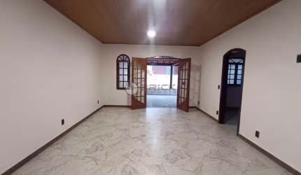 Casa com 2 quartos para alugar na Rua São Francisco, 503, Nossa Senhora de Fátima, Teresópolis, 71 m2 por R$ 5.500