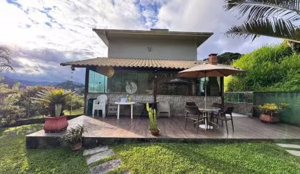 Casa para venda com 3 suítes, 250 m² na Tijuca - Teresópolis/RJ.
