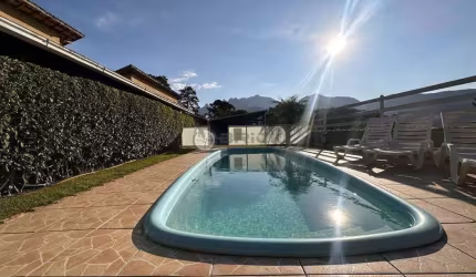 Casa linear com 2 quartos, 70 m² em condomínio em Araras - Teresópolis/RJ.