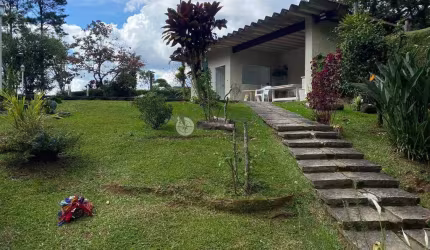 Casa para venda com 4 quartos sendo 2 suítes, 220 m² Comary - Teresópolis/RJ.