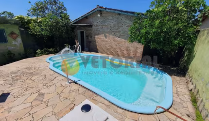 Casa com 2 Dormitórios, Praia das Palmeiras  Caraguatatuba SP