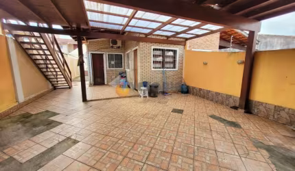 Casa com 2 Dormitórios e Piscina, Jardim das Gaivotas  Caraguatatuba SP