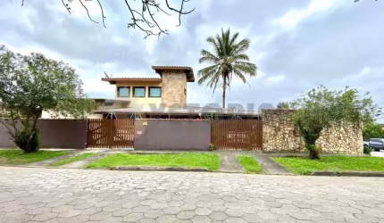 Sobrado com 4 Dormitórios e Piscina, Indaiá  Caraguatatuba SP