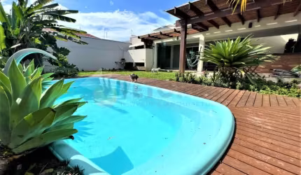 Sobrado com 4 Dormitórios e Piscina, Pontal de Santa marina  Caraguatatuba SP