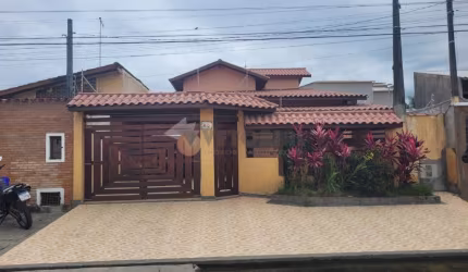 Casa com 4 Dormitórios, Praia Das Palmeiras   Caraguatatuba SP