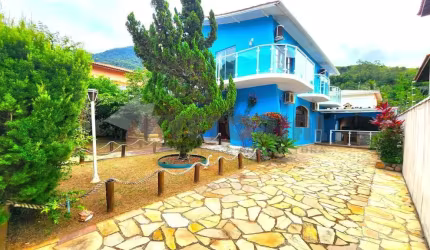 Sobrado com 5 Dormitórios e Piscina, Portal da Olaria  São Sebastião  SP