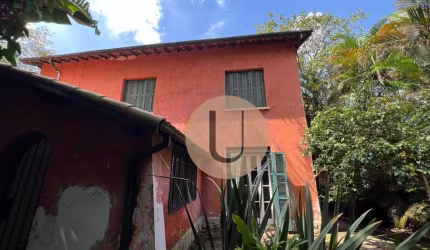 Oportunidade Exclusiva no Jardim América Terreno de esquina totalmente plano, com 572 m² e uma testada de 20 metros, localizado em um dos bairros mais