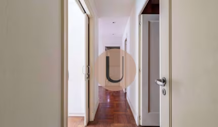 Oportunidade Imperdível no Jardim Europa Casa Duplex em Terreno de 1.000m² com Potencial para Novo Projeto Localizada em uma das ruas mais tranquilas
