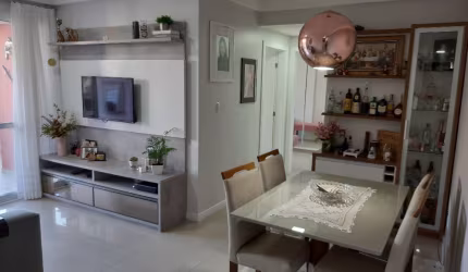 Apartamento 2 dorm, 1 vaga, ampla varanda. Barreiros, São José SC