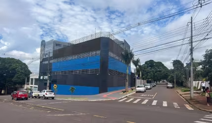 Salão comercial localizado na Zona 08