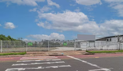 Salão comercial, com amplo terreno para locação