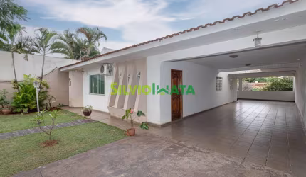Casa à venda na Zona 05 de Maringá por R$ 980.000,00