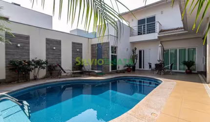 Casa à Venda - Condomínio Residencial Vinhedo, Jd. das Estações.