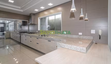 Casa Ampla e Completa à Venda na Cidade Monções.