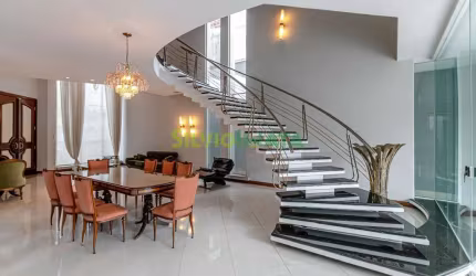 Exclusiva  Residência assobradada de alto padrão na Zona 02.
