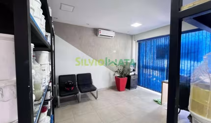 VENDE-SE BARRACÃO EM LOCALIZAÇÃO PRIVILEGIADA.