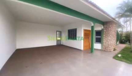 Excelente Oportunidade no Jardim Monções! Casa Ampla com Potencial para Construção!