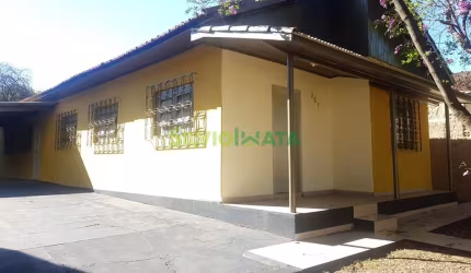 CASA EM TERRENO AMPLO  OPORTUNIDADE IMPERDÍVEL!