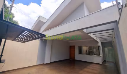 Excelente casa no Jardim Licce  conforto e espaço para toda a família!