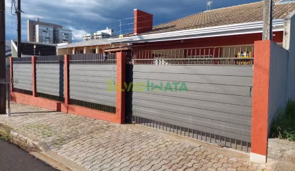 EXCELENTE OPORTUNIDADE!
CASA-JARDIM IPANEMA
