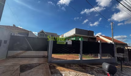 EXCELENTE CASA ASSOBRADADA  DE 03 QUARTOS E AMPLO QUINTAL PARA MORAR NO PARQUE INDUSTRIAL BANDEIRANTES.
