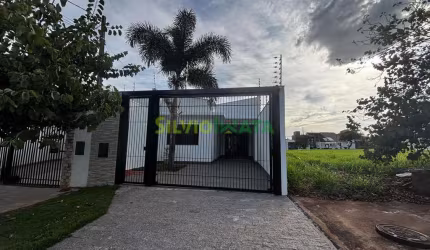 EXCELENTE CASA DE 03 QUARTOS SENDO 01 SUÍTE, SEMI MOBILIADA, PARA MORAR NO JARDIM ITÁLIA.