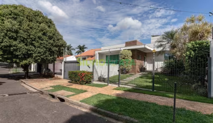 Sobrado à Venda  Zona 05
