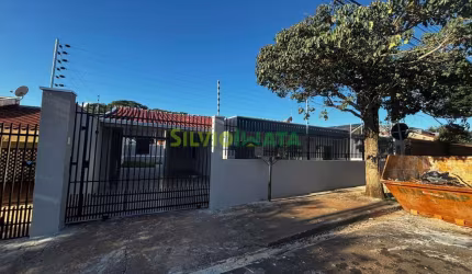 EXCELENTE CASA DE 03  QUARTOS PARA MORAR NO CONJUNTO RESIDENCIAL BRANCA VIEIRA.