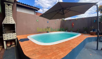 Oportunidade Imperdível  Casa à Venda no Parque Hortência II!