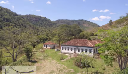Fazenda em Centro - Rio das Flores, RJ