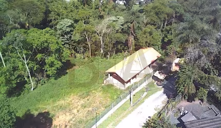 Área com 8.000 m², para incorporação.