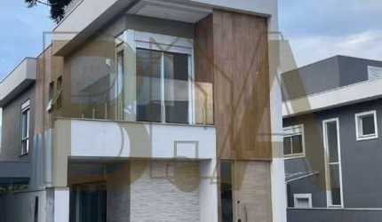 Casa com 03 dormitórios em condomínio bem localizado na Granja Viana