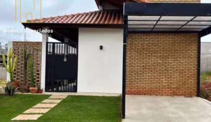 Casa térrea 3 quartos, 2 suítes, Closet, piscina, aquecimento solar.