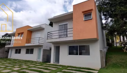 Casa 3 dorm 1 suite, amplo corredor,moderna, churrasqueira, quintal gramado