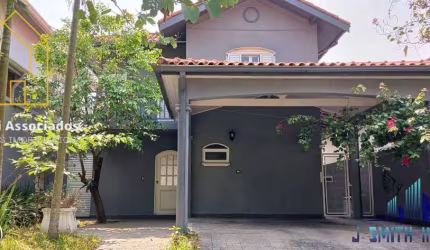CASA 3 SUÍTES, QUINTAL, EM CONDOMÍNIO NA RUA DO SHOPPING