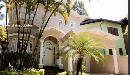 Casa estilo Neo clássico recém reformada/ampliada