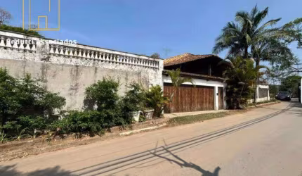 Casa de Condomínio com 4 Quartos e 3 banheiros para Alugar