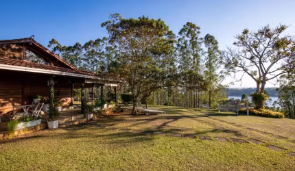 Maravilhosa Granja na Enseada (Grama)