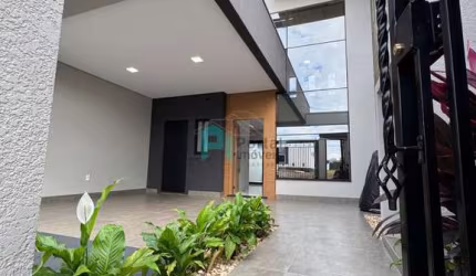 Casa a venda no Tropical III