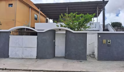 Casa à Venda em Jiquiá, Recife: 5 Quartos, 200m² por R$365.000