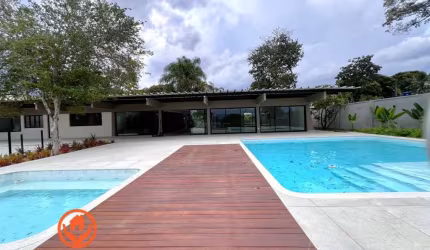 CASA À VENDA NO BAIRRO BANDEIRANTES, 4 QUARTOS, 4 SUÍTES, 10 VAGAS, LAZER COMPLETO, HABITE-SE, LOTE DE 2100M², 809M²