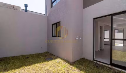 Espaçoso sobrado com 3 quartos sendo 1 suíte, solarium e amplo terreno nos fundos em condomínio fechado no Lindóia