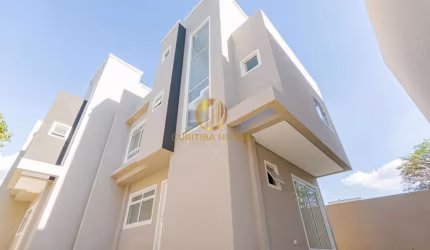 Sobrado triplex com 3 quartos sendo 1 suíte no Portão Curitiba. Com terraço gourmet com churrasqueira e banheiro