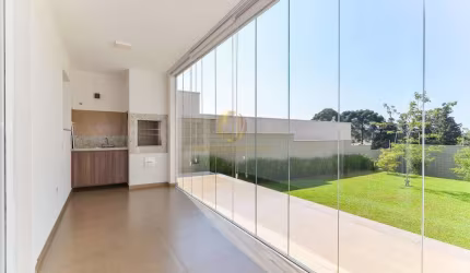 Com 4 quartos sendo 1 suíte master com hidro e close, 2 dormitórios demi-suíte com um espaço de terreno espaçoso